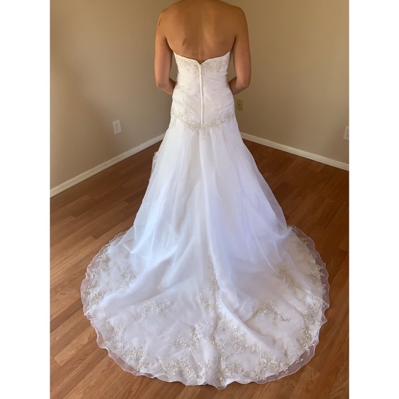 David’s Bridal Wedding Dress - Picture 2 of 6